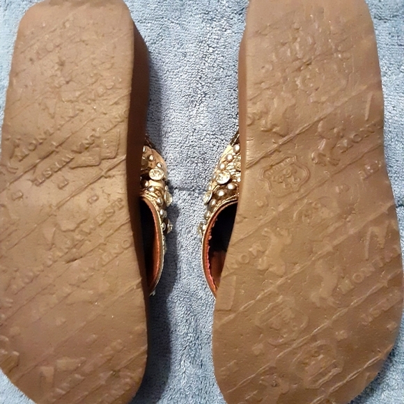 Bundle of Toes Sandals - Picture 11 of 16